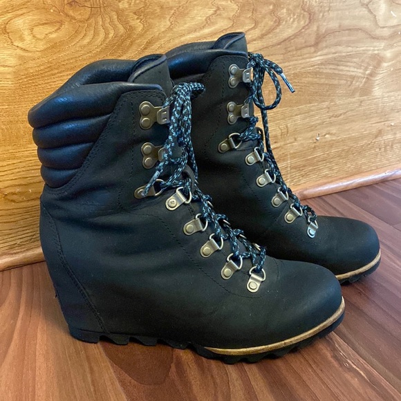 Sorel Joan of Arctic Bootie - Picture 1 of 6